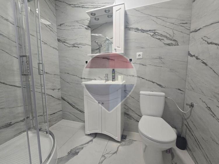Apartament cu 3 camere semidecomandat, mobilat în Florești