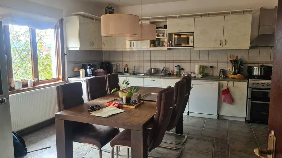 Casă cu 4 camere cu Teren 300 Mp în Central