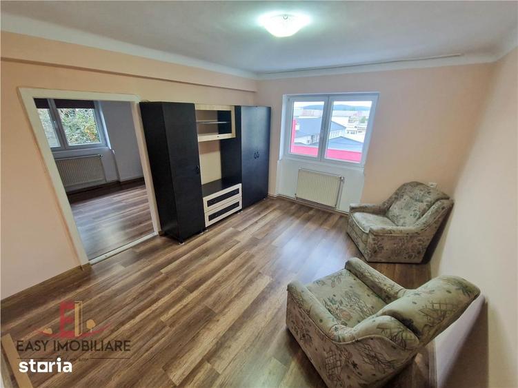 Apartament cu 2 camere semidecomandat în 22 Decembrie 1989