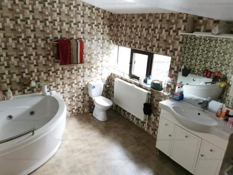 Casă cu 5 camere cu Canalizare în Central