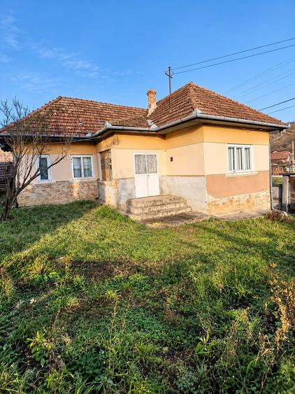 Casă cu 3 camere în Porumbeni