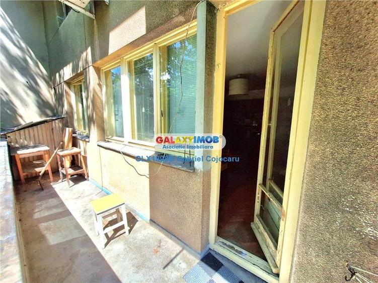 Apartament cu 3 camere semidecomandat în Baba Novac