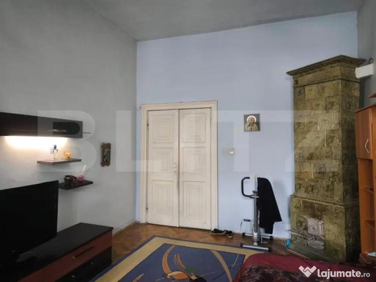 Casă cu 5 camere cu Teren 585 Mp în George Enescu