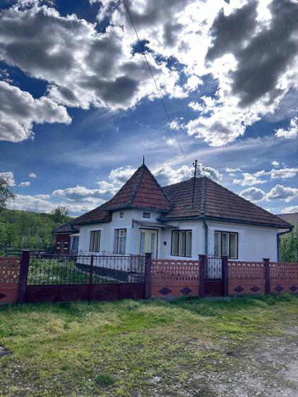Casă cu 2 camere cu Teren 416 Mp în Luna