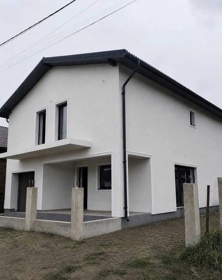 Casă individuală cu 5 camere cu Canalizare în Apahida