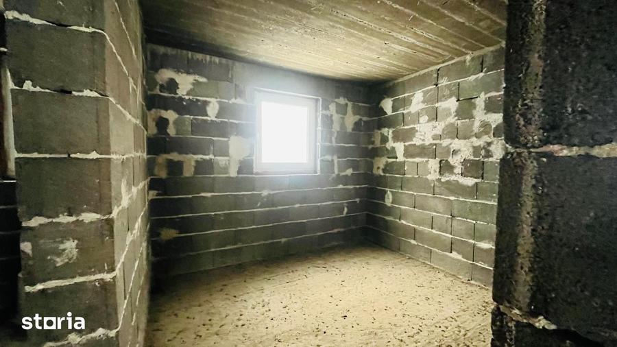 Casă cu 7 camere cu Teren 700 Mp în Central