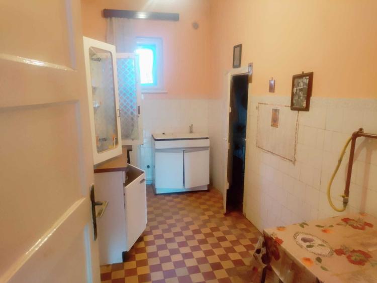 Casă cu 4 camere în Dâmbul Rotund