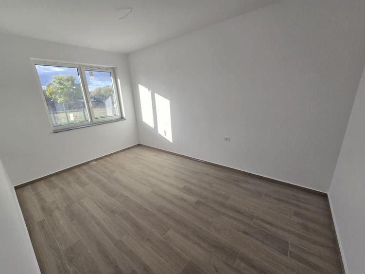 Apartament cu 2 camere decomandat în Girocului