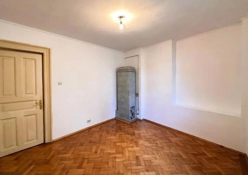 Apartament cu 6 camere decomandat în Moșilor