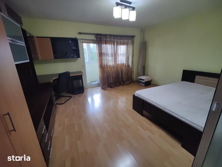 Apartament cu 2 camere semidecomandat în Mircea cel Bătrân