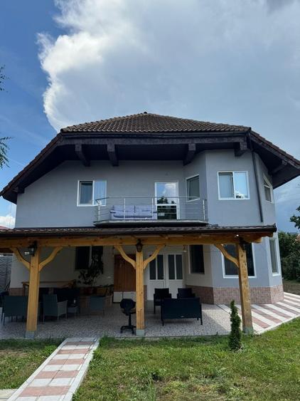 Casă cu 4 camere în Central