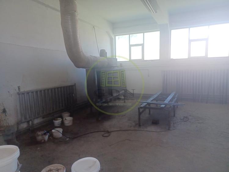 De vanzare fabrica mobilier lemn masiv sculptat + confectii metalice - 18