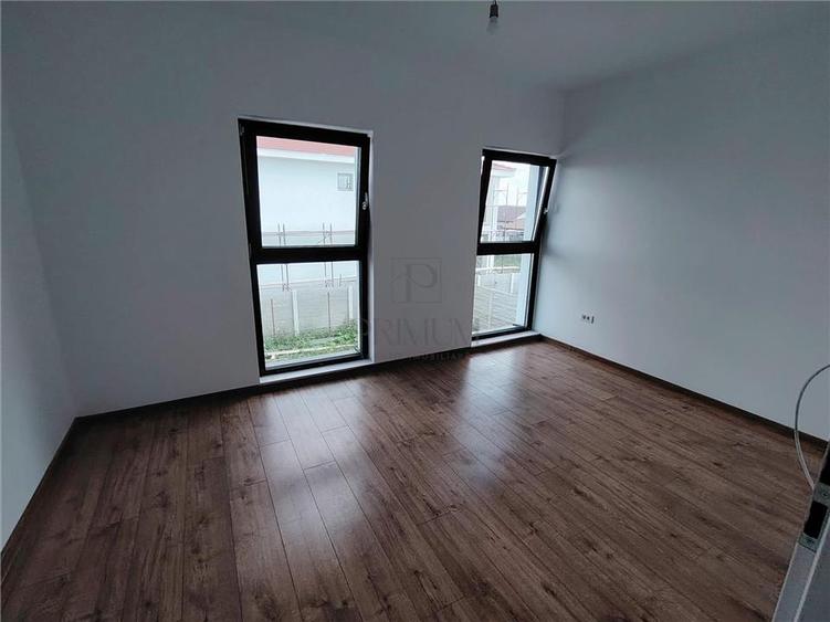 Duplex cu 5 camere cu Canalizare în Moșnița Nouă