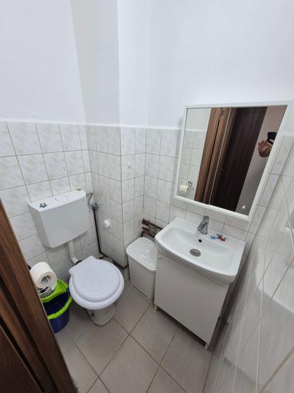 Apartament cu 3 camere decomandat în Spitalul Județean