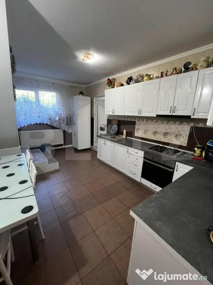 Casă cu 4 camere cu Teren 1150 Mp în Central