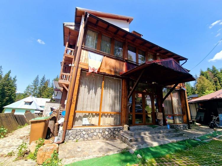 Casă individuală cu 17 camere cu Canalizare în Cioplea