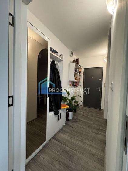 Apartament cu 2 camere semidecomandat, mobilat în Dâmbovița