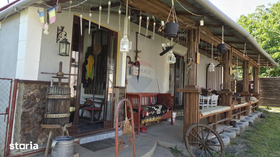 Casă cu 3 camere cu Teren 5800 Mp în Central