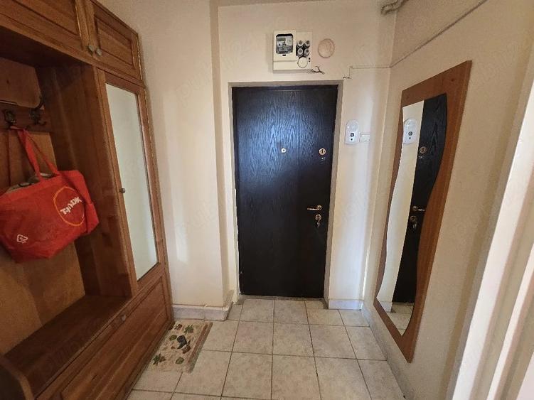 Apartament cu 2 camere semidecomandat în Progresul