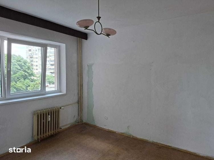 Apartament cu 3 camere decomandat în Republicii