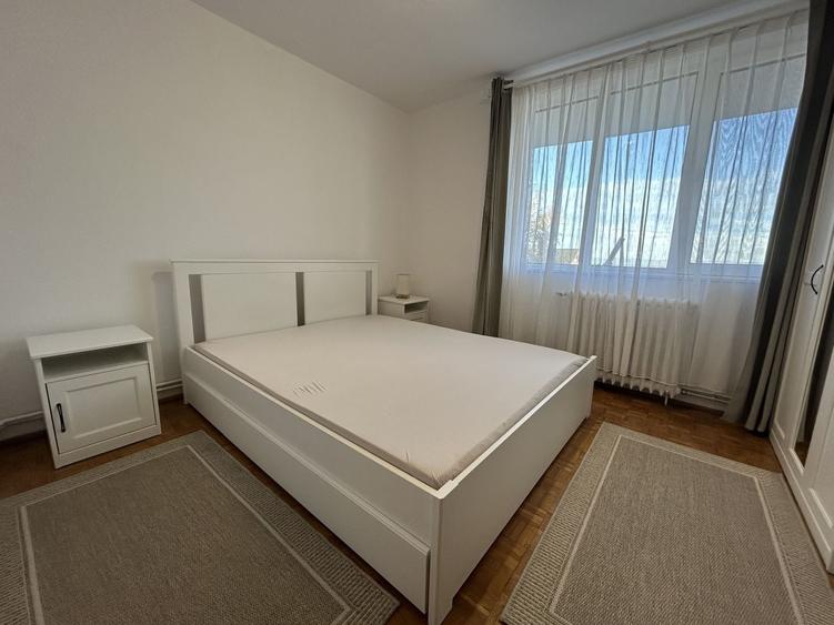 Apartament cu 2 camere semidecomandat, mobilat în Central