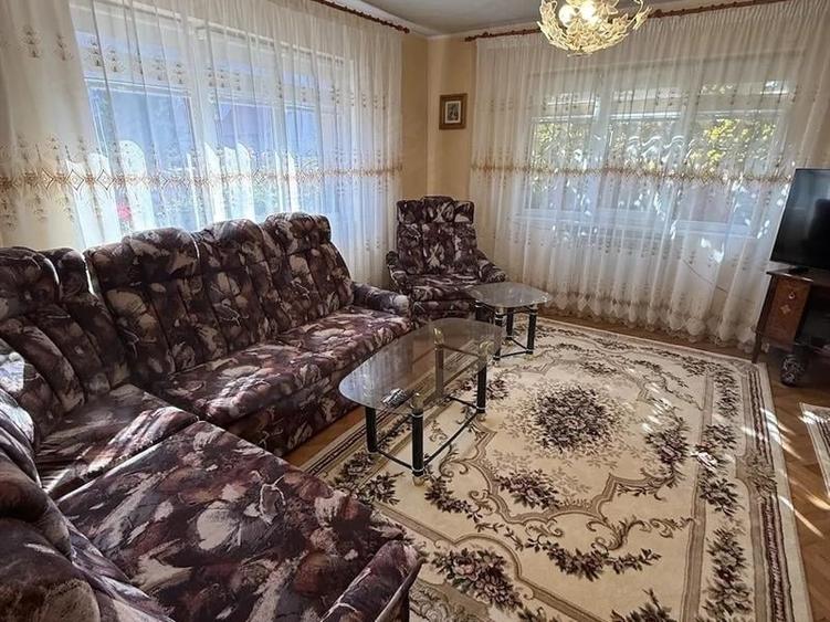 Casă individuală cu 5 camere cu Teren 728 Mp în Vest