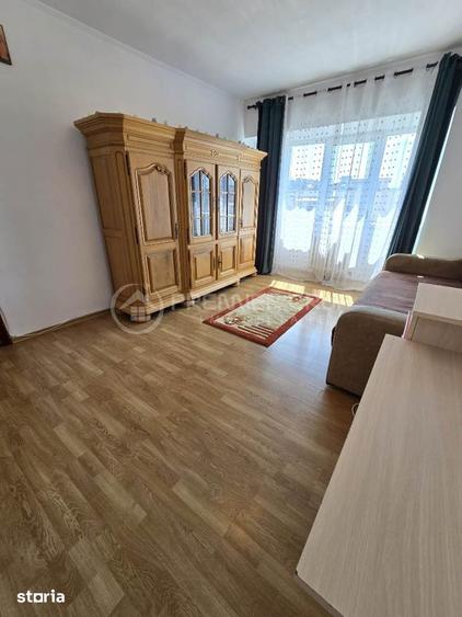 Apartament cu 3 camere decomandat în Gară