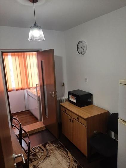 Inchiriez apartament 2 camere Rovine - 7