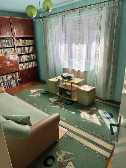 Apartament cu 3 camere semidecomandat în Florești