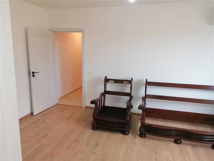 Apartament cu 2 camere semidecomandat în Girocului