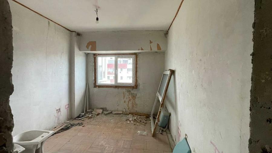 Apartament cu 4 camere decomandat în Central