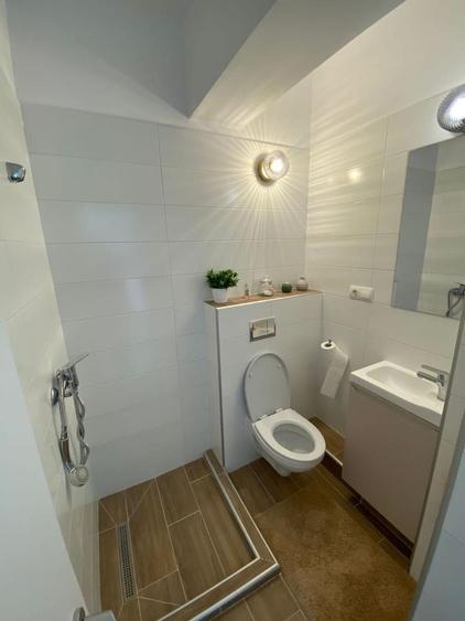 Apartament cu 3 camere decomandat în Tractorul