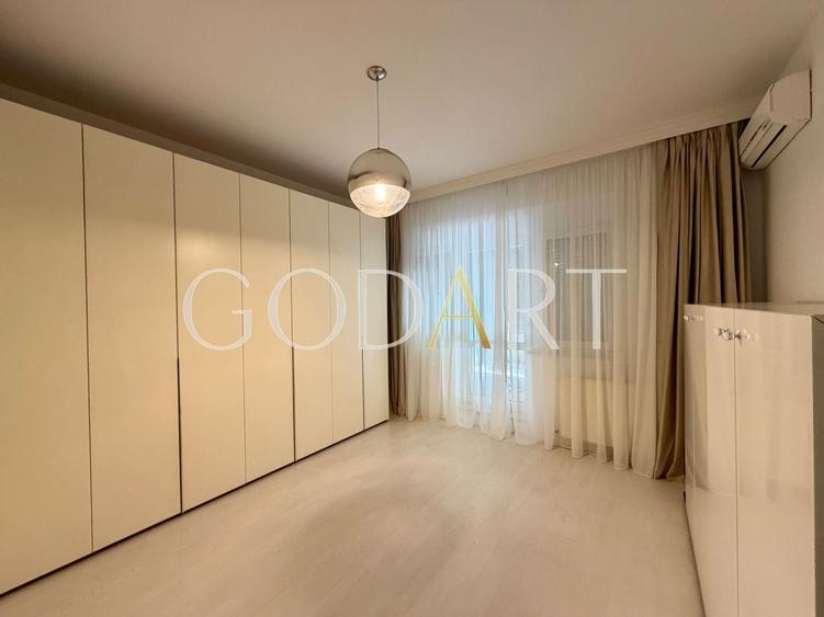 Apartament cu 5 camere semidecomandat, mobilat în Șoseaua Nordului