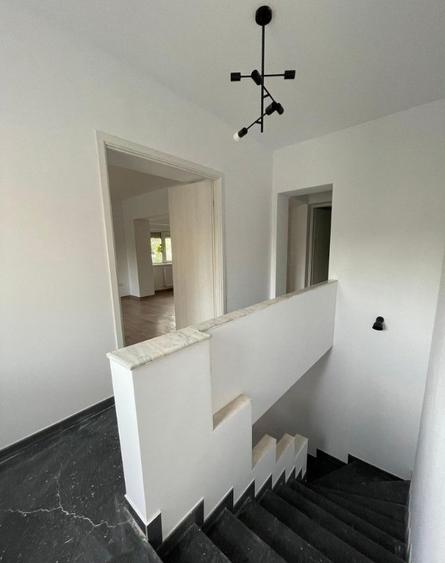 Casă cu 6 camere cu Teren 250 Mp în Unirii