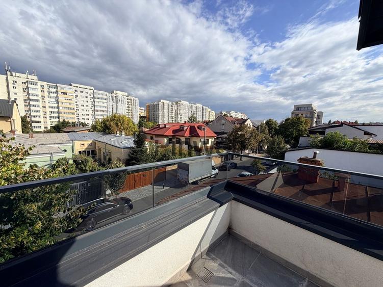 Casă individuală cu 6 camere cu Canalizare în Lacul Tei