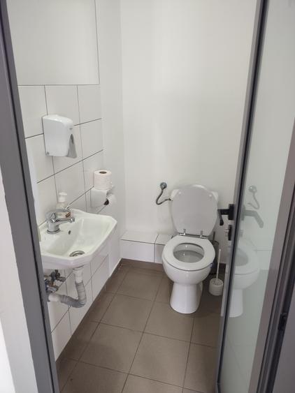 Birou, de 1,500 mp, în Central