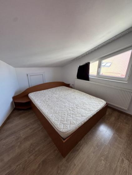 Apartament cu 3 camere semidecomandat în Florești