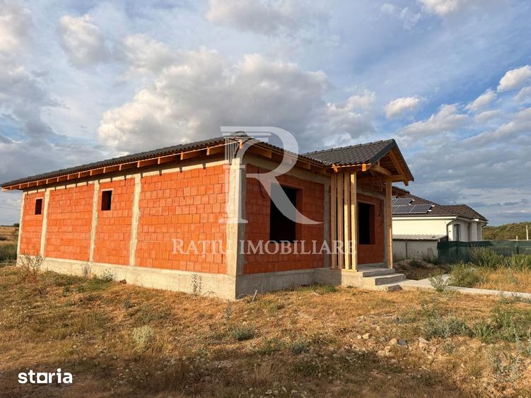 Casă cu 4 camere cu Teren 1000 Mp în Oșorhei