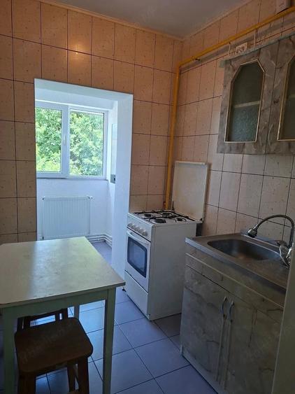 Garsonieră decomandată în
