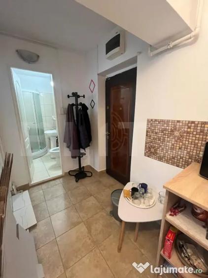 Garsonieră decomandată în Central