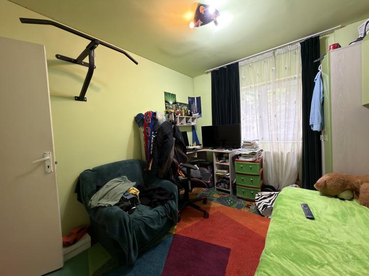 Apartament cu 3 camere semidecomandat, mobilat în Soarelui
