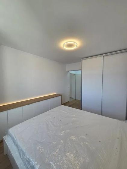 Apartament cu 3 camere, mobilat în Tractorul