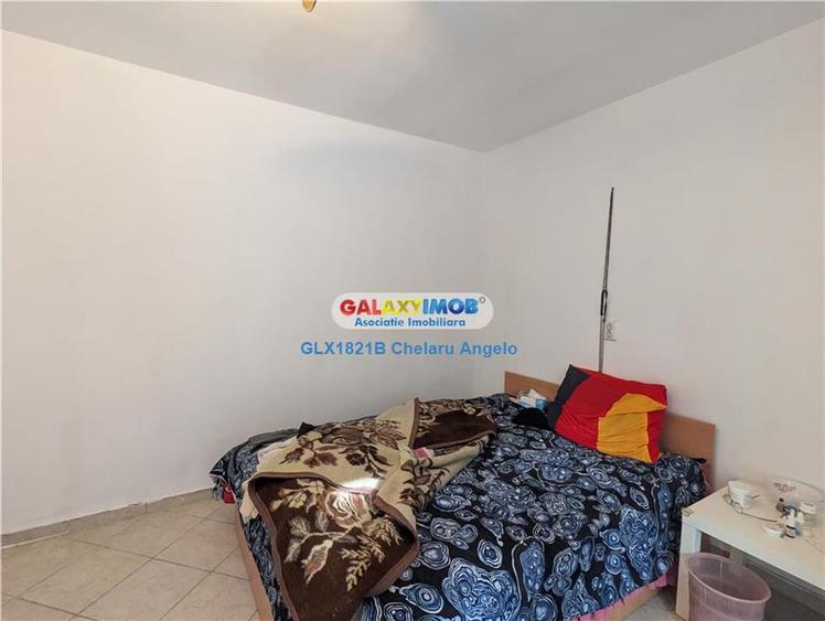 Casă cu 3 camere cu Garaj în Andronache
