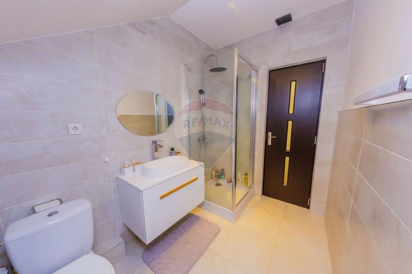 Casă individuală cu 4 camere cu Teren 2900 Mp în Colțirea