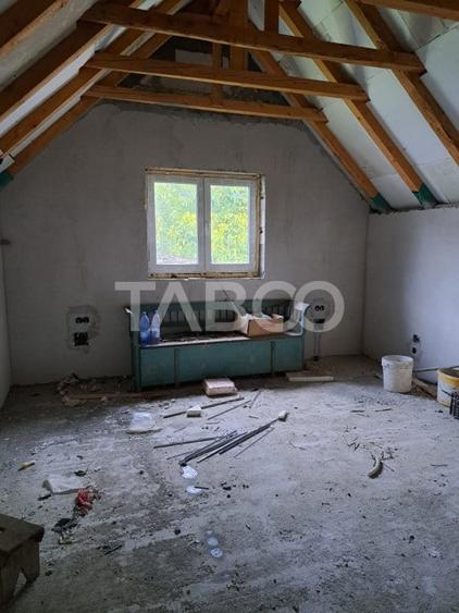 Casă individuală cu 5 camere cu Canalizare în Gușterița