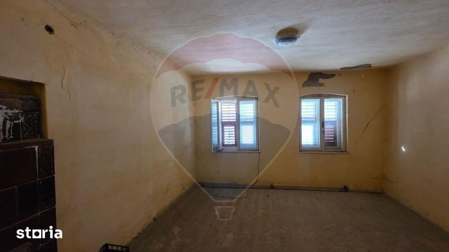 Casă cu 3 camere cu Teren 477 Mp în Central