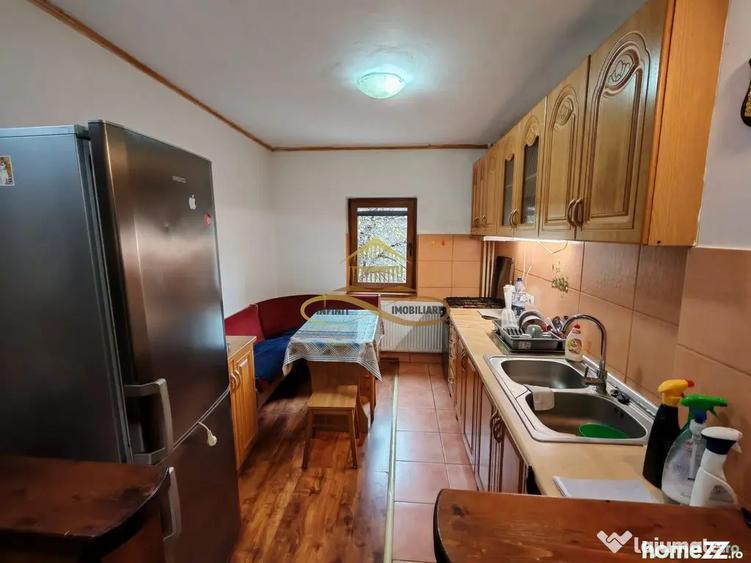 Apartament cu 2 camere semidecomandat, mobilat în Central
