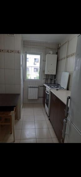 Apartament cu 3 camere semidecomandat în Alexandru cel Bun