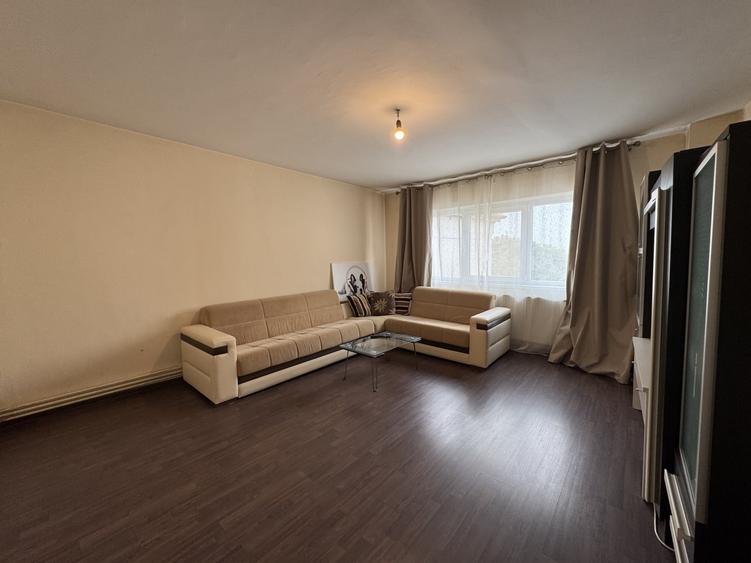 Apartament cu 3 camere decomandat, mobilat în Bucovina