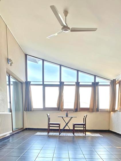 Apartament cu 4 camere decomandat, mobilat în Băneasa